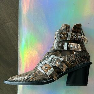 🤠 Topshop Western Buckle Leather Heeled Ankle Boots 🤠